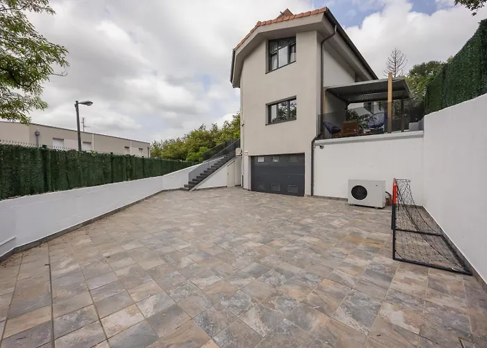 Chalet con piscina climatizada y vistas a Bilbao